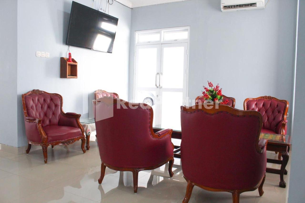 Brahma Hotel Mitra Reddoorz Jakarta Exterior photo