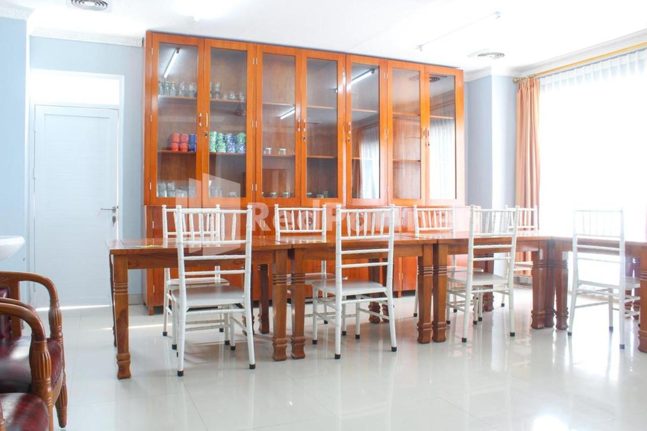 Brahma Hotel Mitra Reddoorz Jakarta Exterior photo