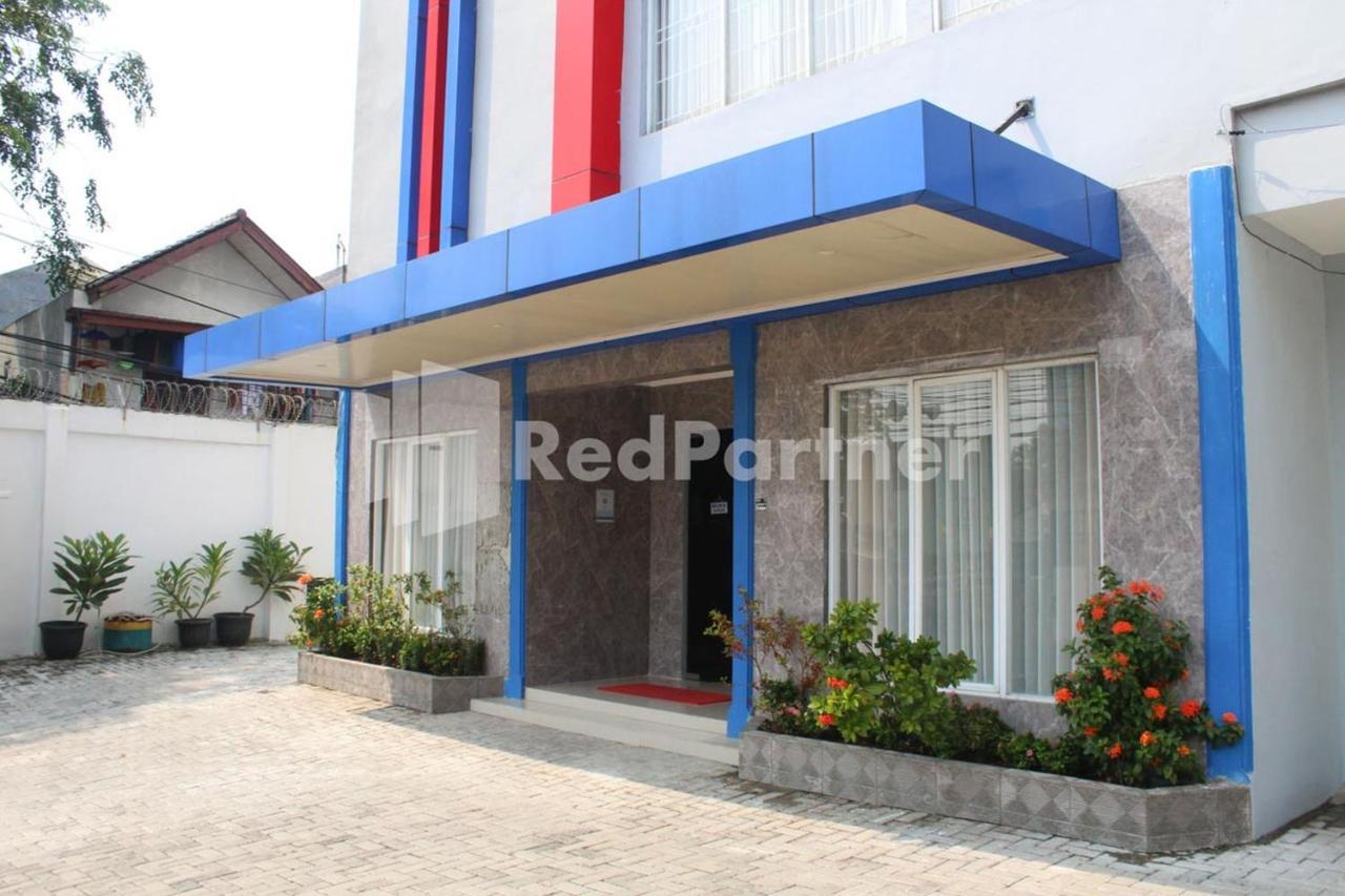 Brahma Hotel Mitra Reddoorz Jakarta Exterior photo