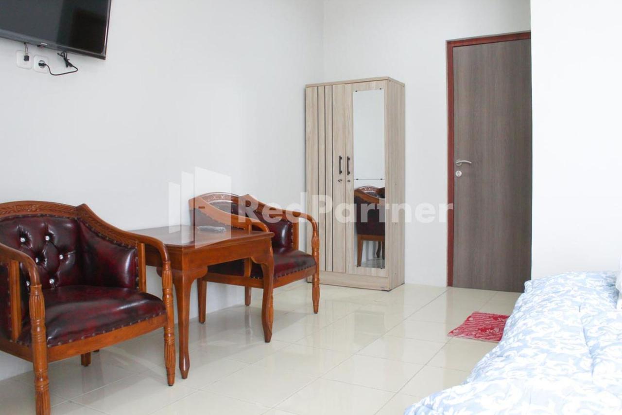 Brahma Hotel Mitra Reddoorz Jakarta Exterior photo